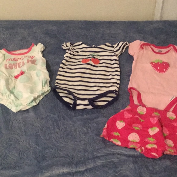 4 pcs Bundle baby girl onesies - Picture 1 of 4